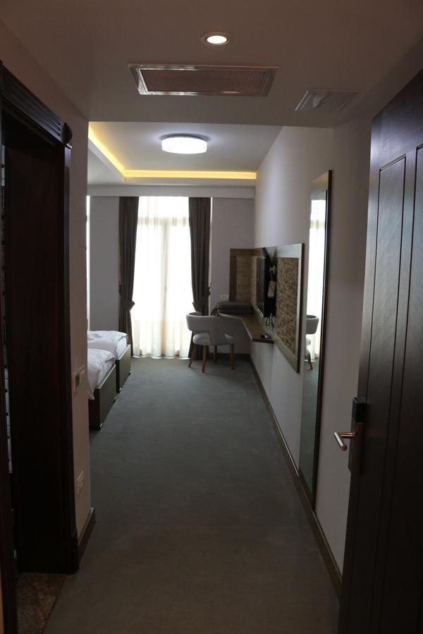 Hotel Admiral Prizren Extérieur photo